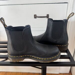 Dr. Martens 2976 Women’s Virginia Leather Chelsea Boot Black